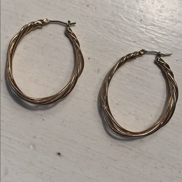 PLATED Gold twisted hoop earrings - Picture 4 of 4